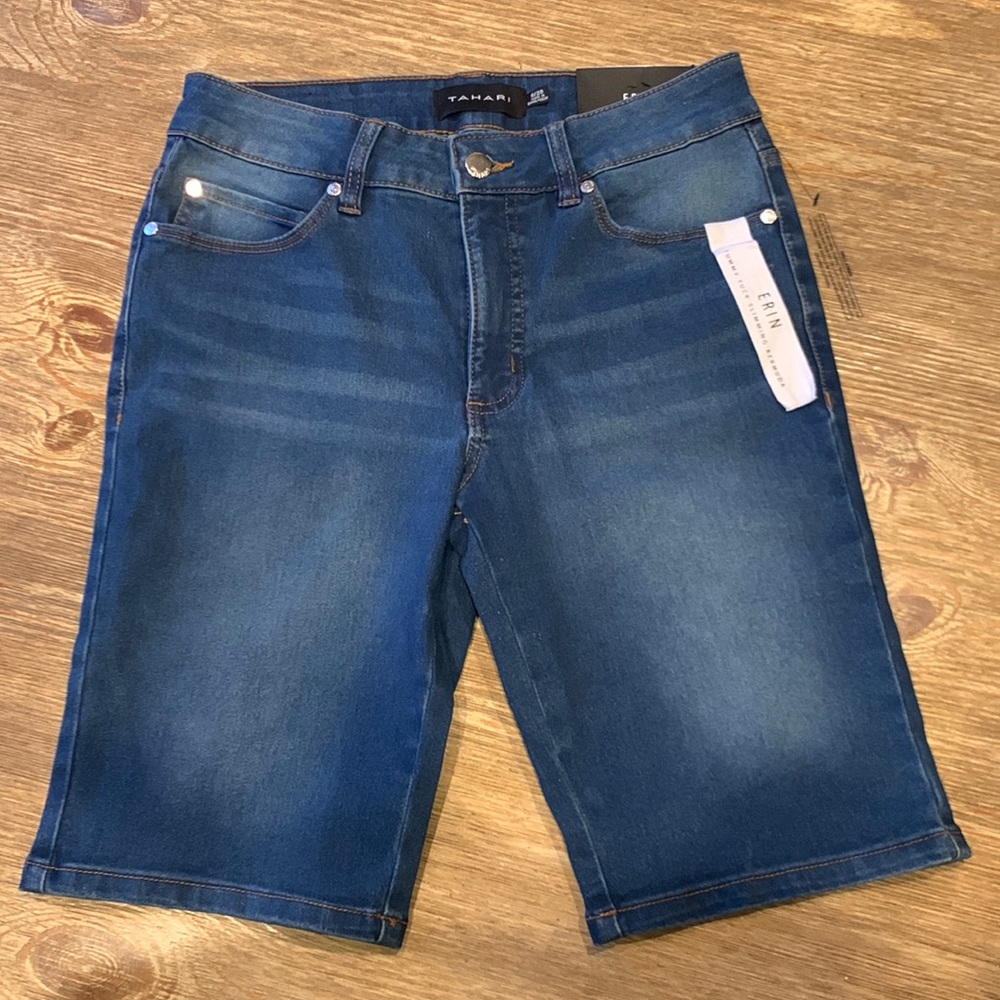 Tahari NWT Bermuda Shorts Women’s Size 6 Dark Wash